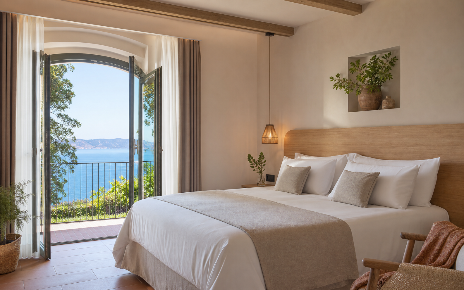 Camera accogliente con affaccio sul paesaggio mediterraneo